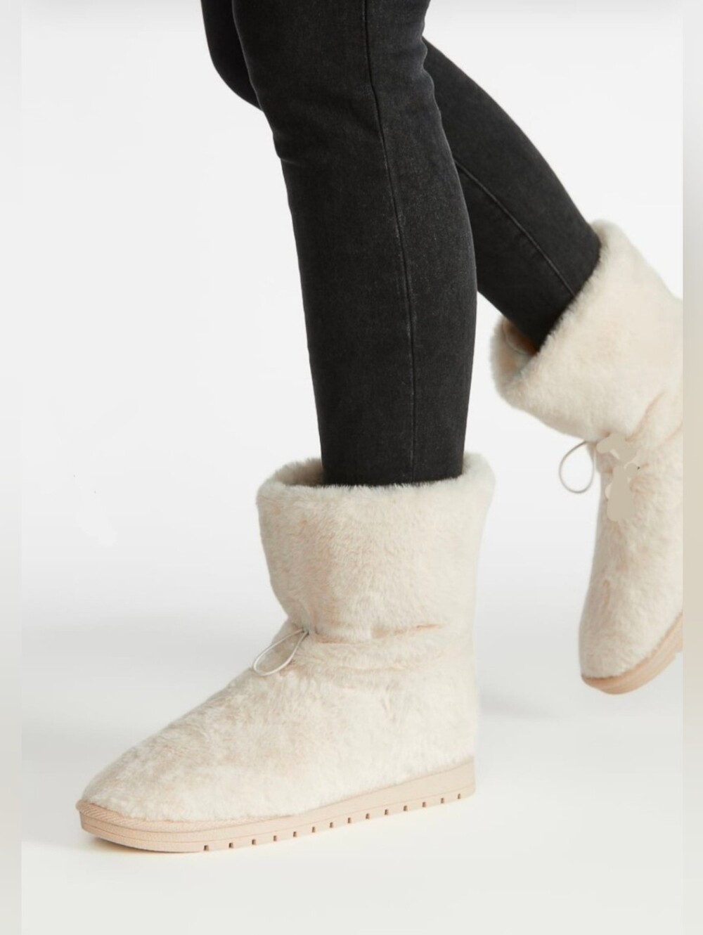 Lumi Fuzzie Bootie Size 8 BRAND NEW